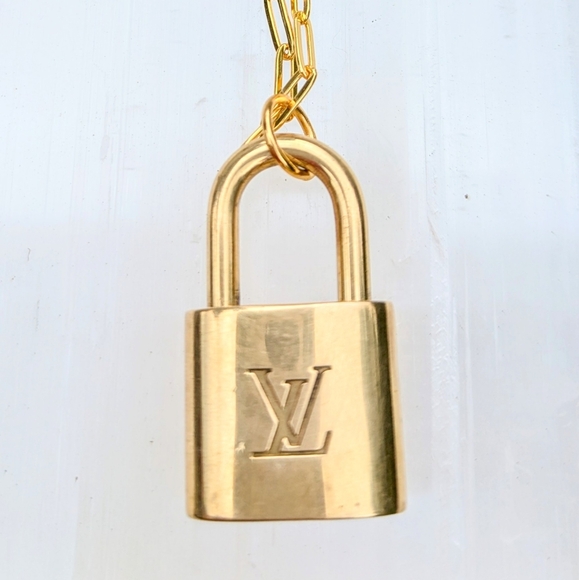 🌟Authentic Louis Vuitton Padlock and Key Necklace Set + Real Gold Chains 🔐🌟 - Picture 9 of 11